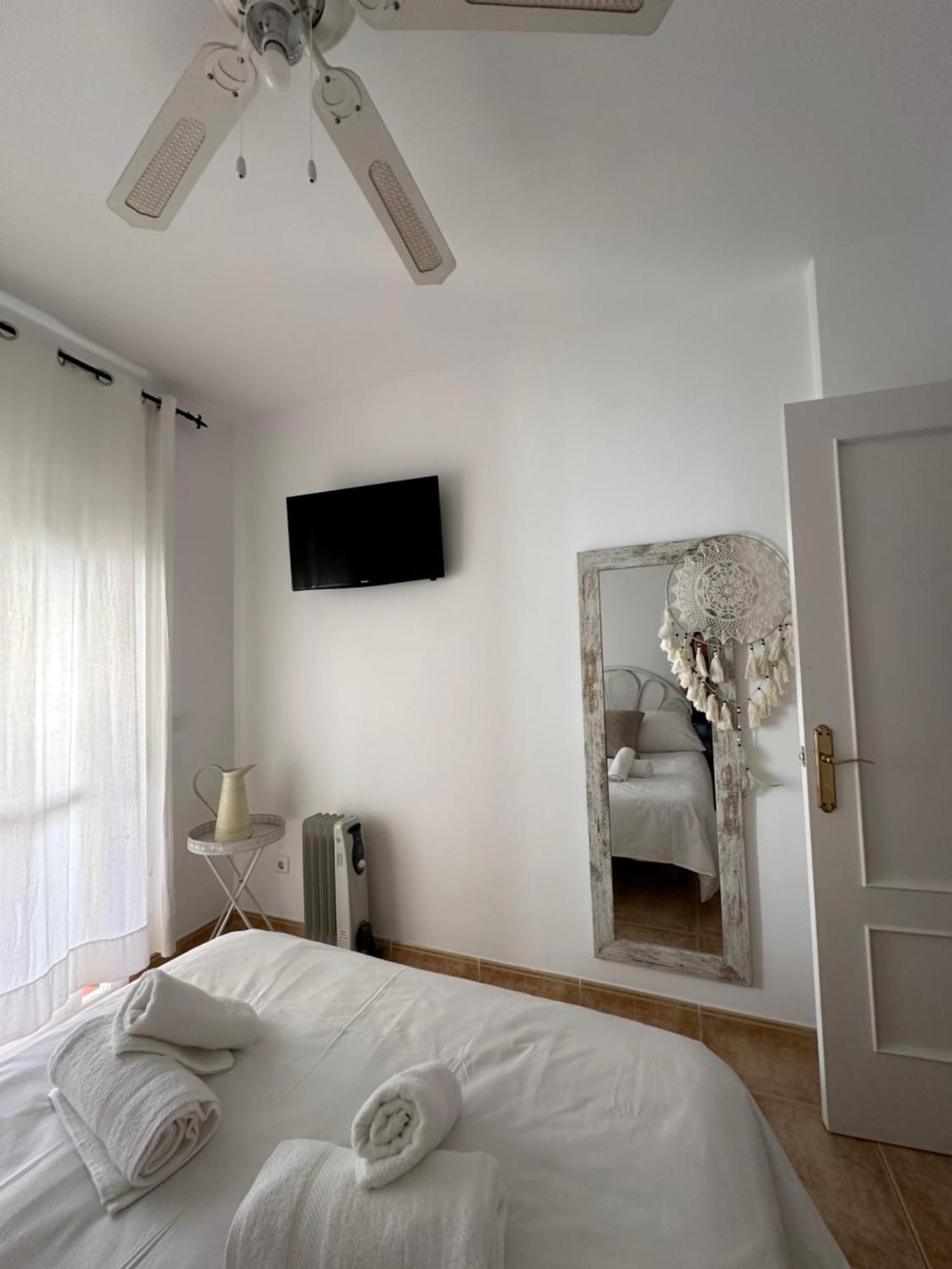 Tiyoweh Apartment Nerja Ngoại thất bức ảnh
